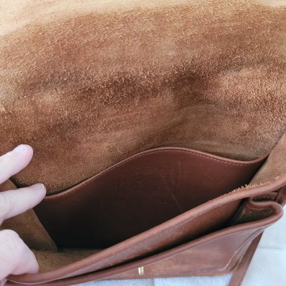 VINTAGE LEATHER COACH CROSSBODY - Picture 7 of 15